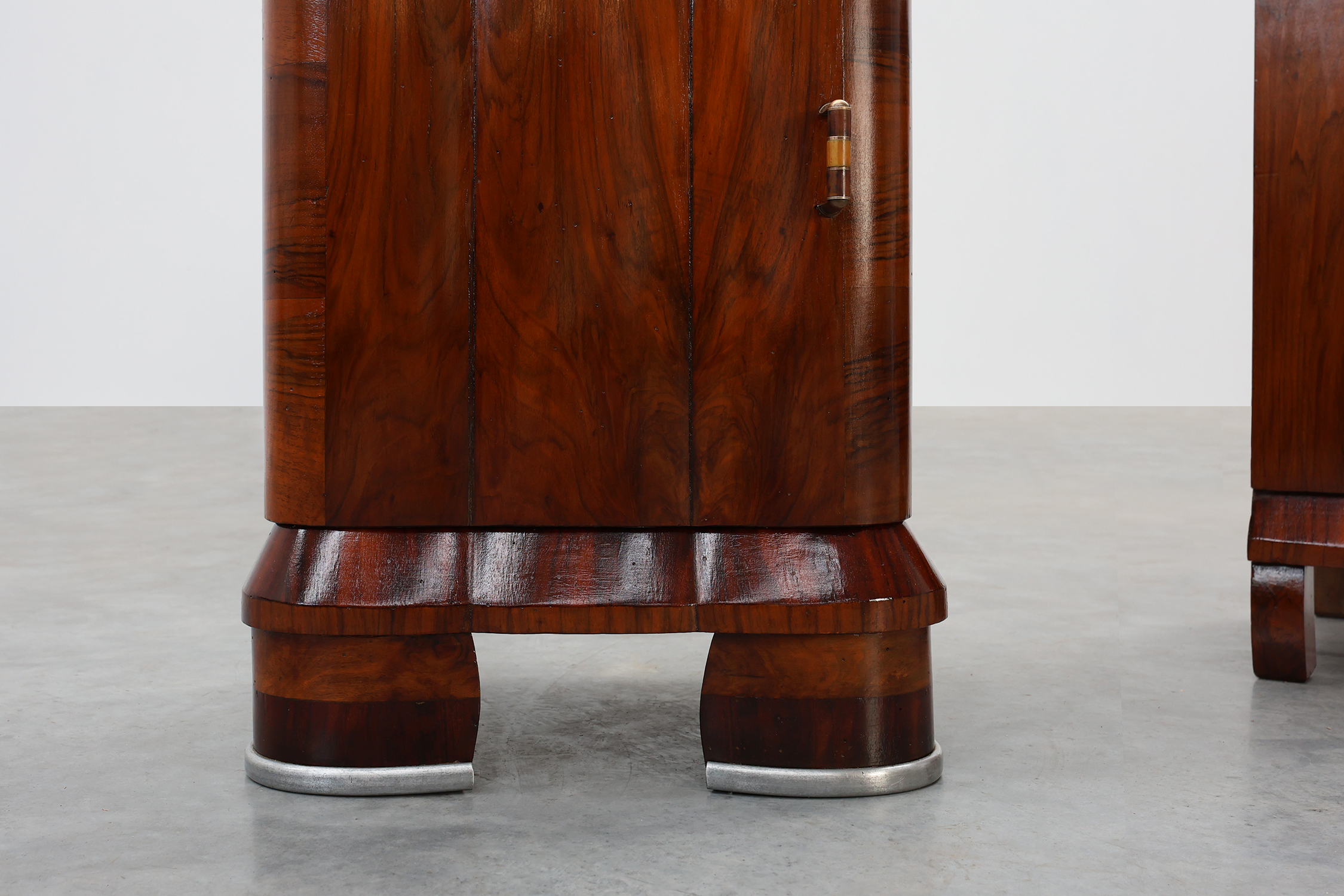 Pair of Art Deco Nightstands in Walnut, Italy 1920sthumbnail